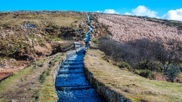 The leat passes over the River Meavy