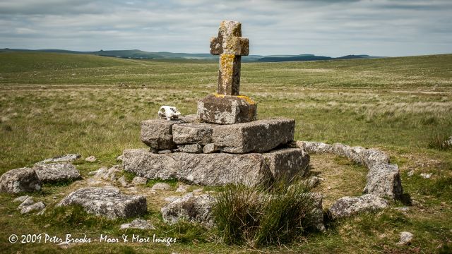 SX 62579 70302 Childe's Tomb, Stone Cross and Cist, Dartmoor